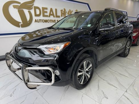 Used 2017 Toyota RAV4 XLE AWD/4WD image 3
