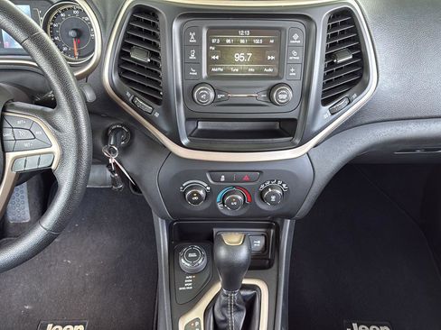 Used 2016 Jeep Cherokee Sport image 20