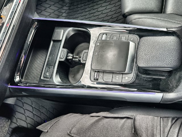 Used 2022 Mercedes-Benz GLB 250 4MATIC image 29