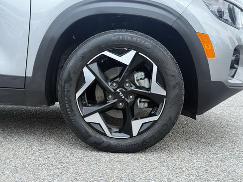 Used 2025 Kia Seltos EX FWD image 25