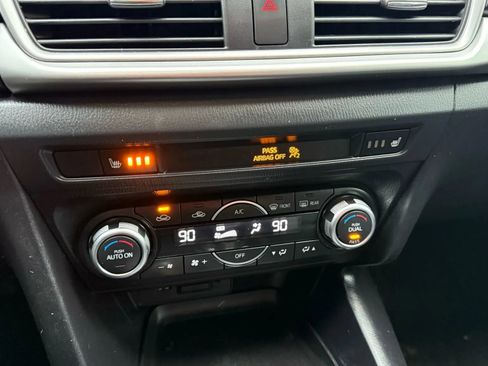 Used 2017 MAZDA MAZDA3 Touring image 23