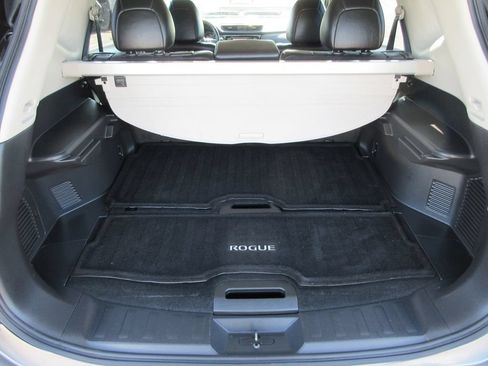 Used 2018 Nissan Rogue SL w/ Premium Package AWD/4WD image 12