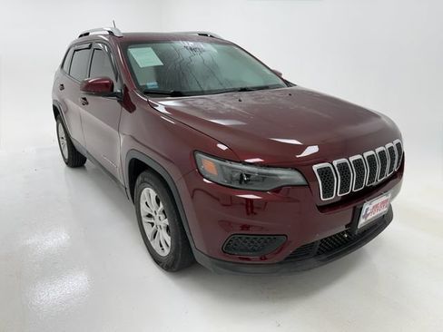 Used 2021 Jeep Cherokee Latitude FWD image 2