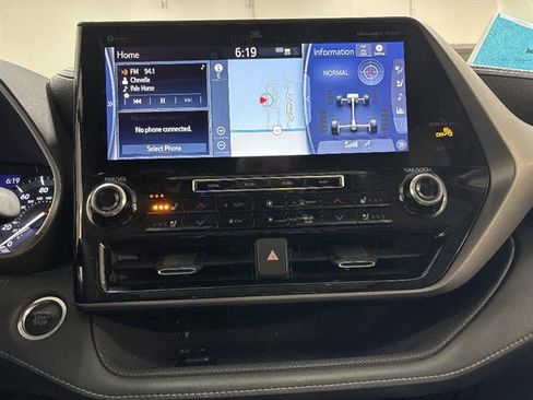 Used 2021 Toyota Highlander Limited image 9