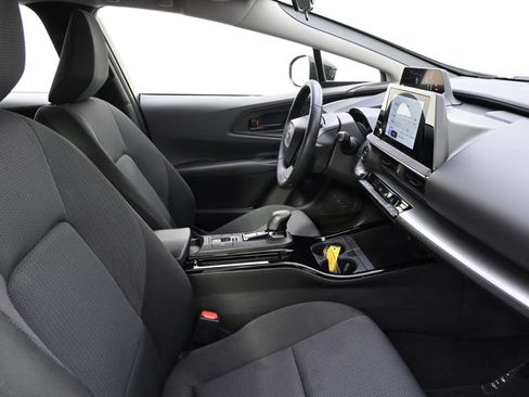 Used 2023 Toyota Prius LE FWD image 16