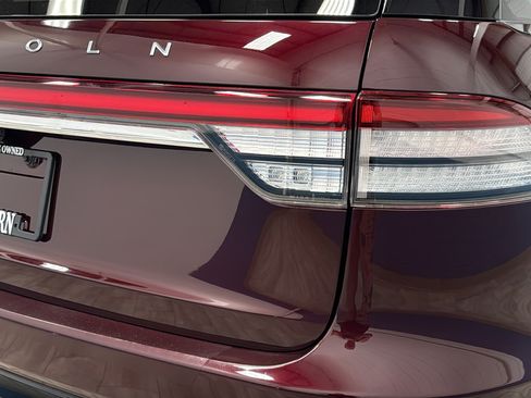 Used 2022 Lincoln Aviator Grand Touring AWD/4WD image 42