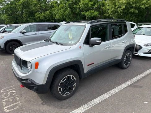 Used 2016 Jeep Renegade Trailhawk AWD/4WD image 3