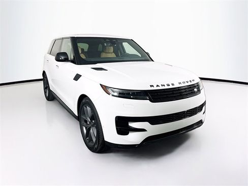 Used 2025 Land Rover Range Rover Sport SE image 3
