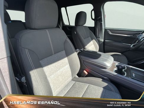 Used 2025 GMC Acadia Elevation image 32