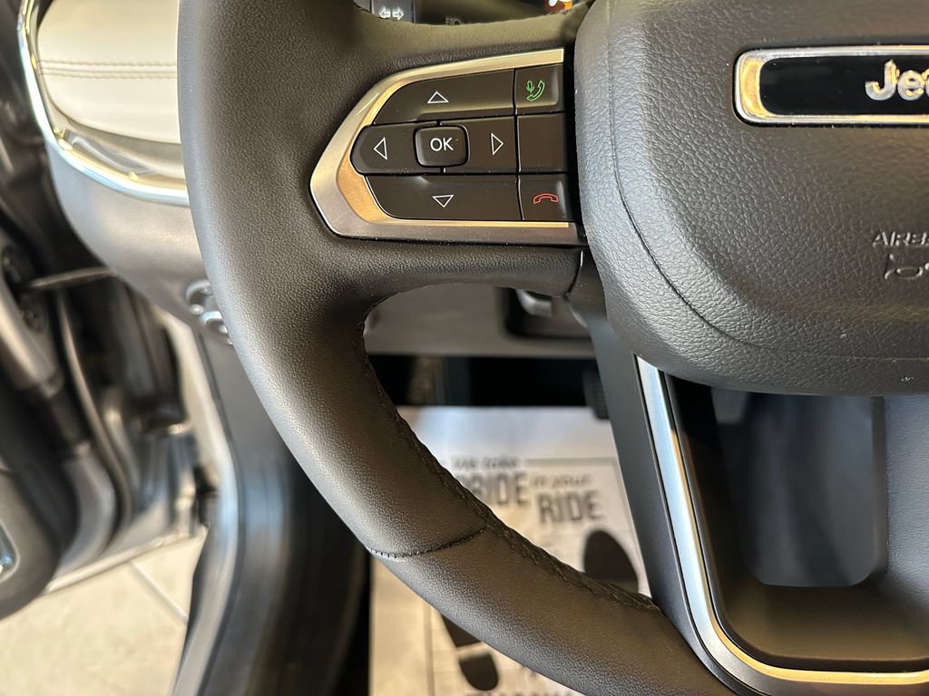 Used 2023 Jeep Compass Limited w/ Sun and Sound Group AWD/4WD image 11