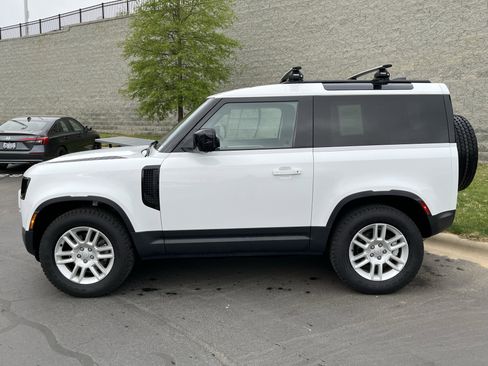 Used 2025 Land Rover Defender 90 S image 4