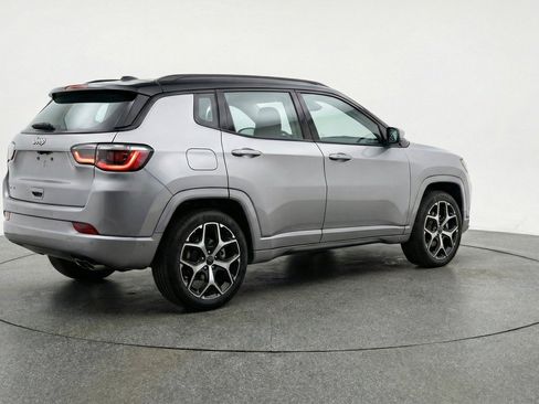 Used 2025 Jeep Compass Limited AWD/4WD image 9