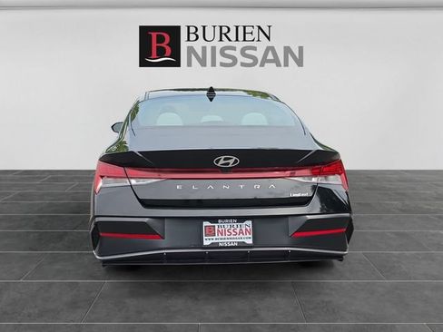 Used 2025 Hyundai Elantra Limited FWD image 4