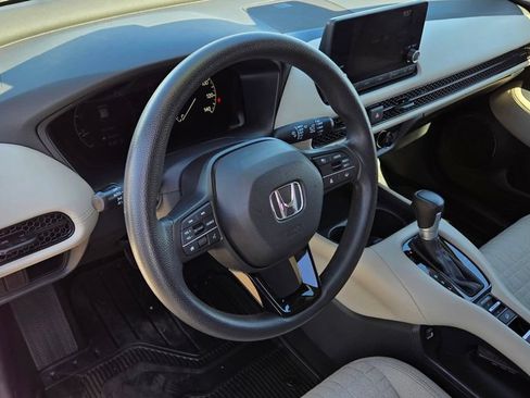 Used 2023 Honda HR-V LX image 9
