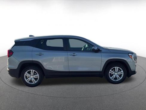 Used 2024 GMC Terrain SLE FWD image 16