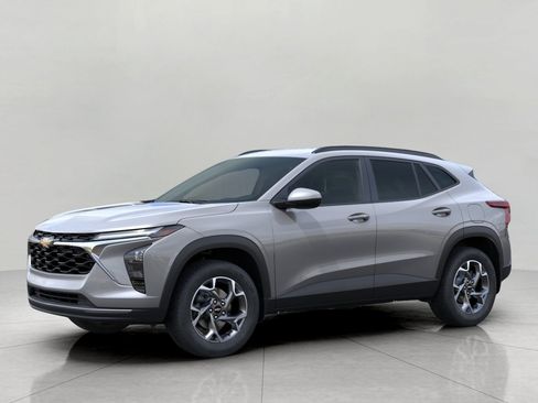 New 2026 Chevrolet Trax LT w/ Driver Confidence Package FWD image 2