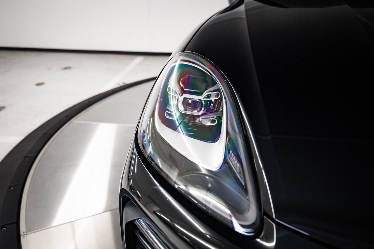 Certified 2023 Porsche Cayenne Platinum Edition AWD/4WD image 13