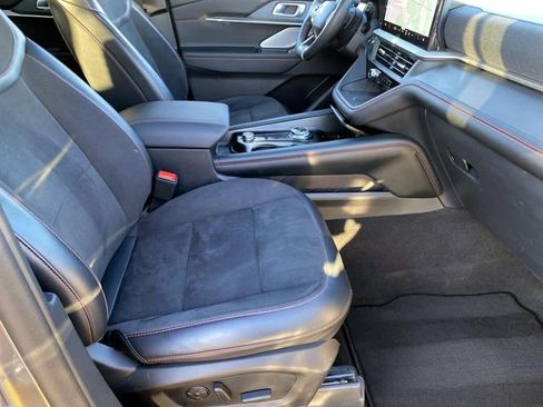 Used 2025 Ford Explorer ST image 22