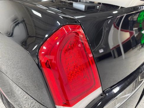 Used 2018 Chrysler 300 Touring image 7