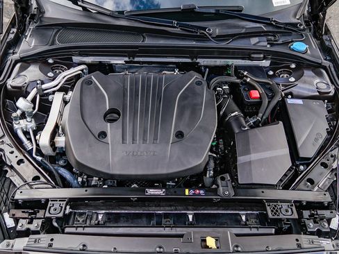 Used 2025 Volvo V60 B5 Cross Country Plus image 60