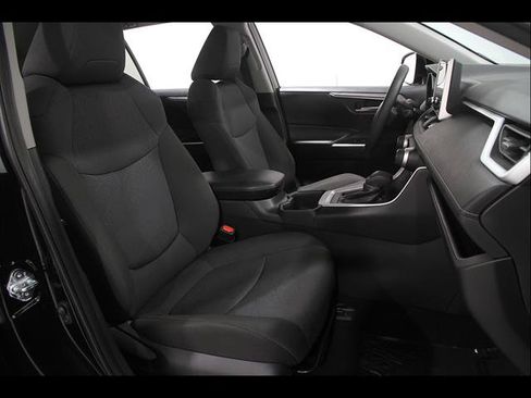 Used 2025 Toyota RAV4 XLE FWD image 17