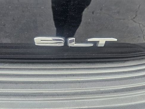 Used 2023 GMC Yukon SLT RWD image 10