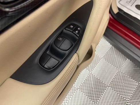 Used 2019 Nissan Rogue SL w/ Premium Package image 32