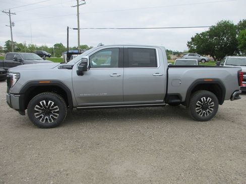New 2026 GMC Sierra 2500 Denali Ultimate AWD/4WD image 10