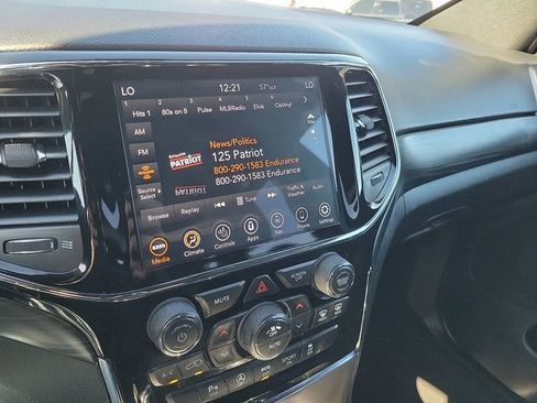 Used 2020 Jeep Grand Cherokee Altitude image 17