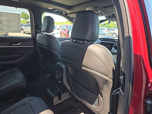 Used 2025 Jeep Grand Cherokee L Limited w/ Luxury Tech Group II image 89