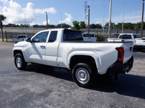 Used 2024 Toyota Tacoma SR image 3