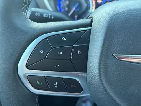 Used 2025 Chrysler Pacifica Select FWD image 21