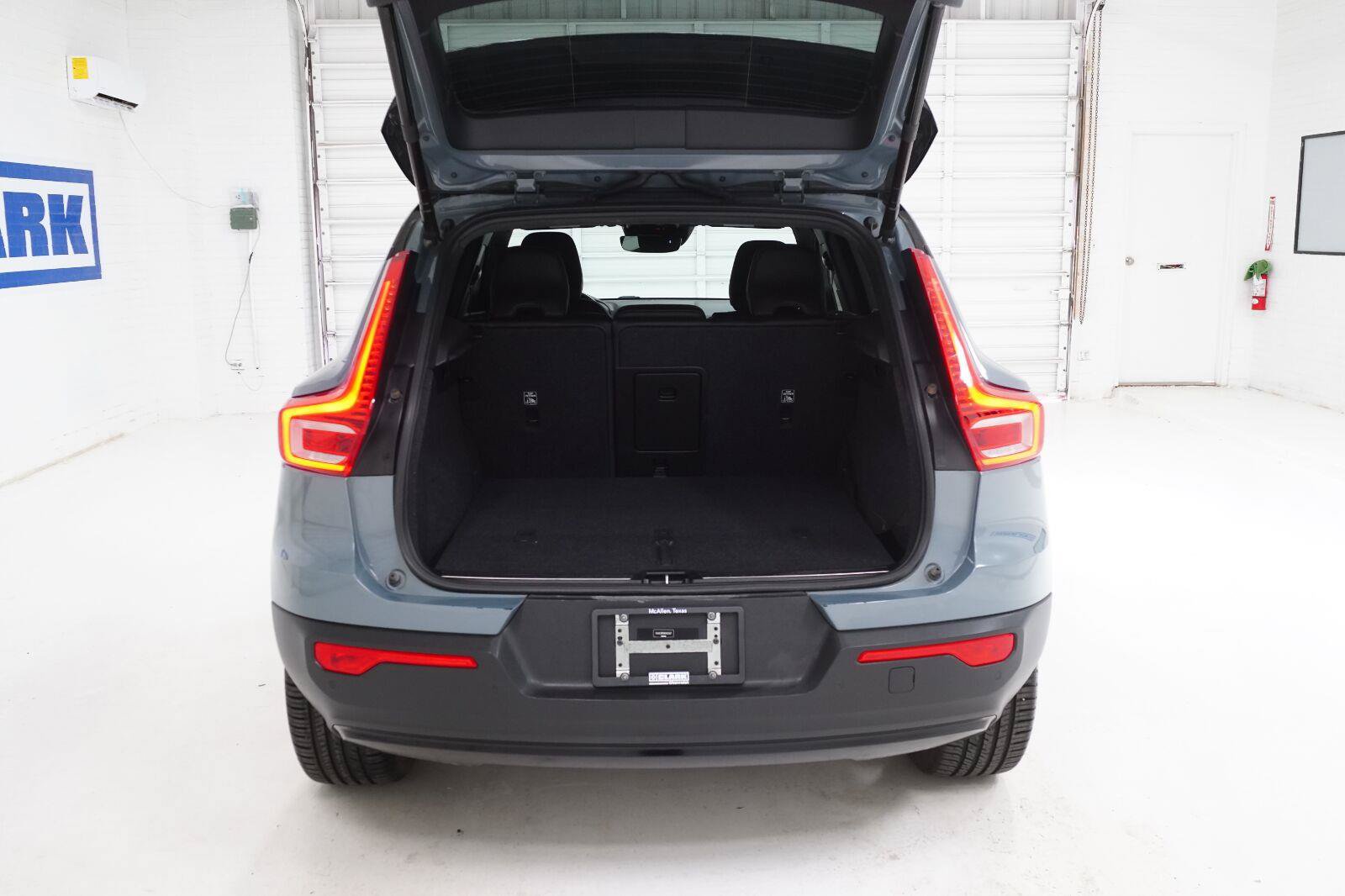 Used 2021 Volvo XC40 T4 R-Design w/ Protection Package Premier FWD image 26