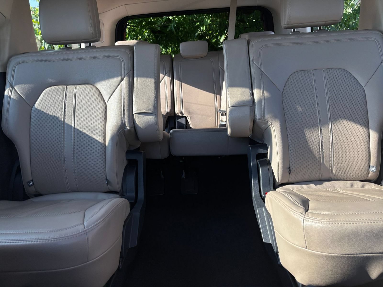 Used 2024 Ford Expedition Limited AWD/4WD image 42
