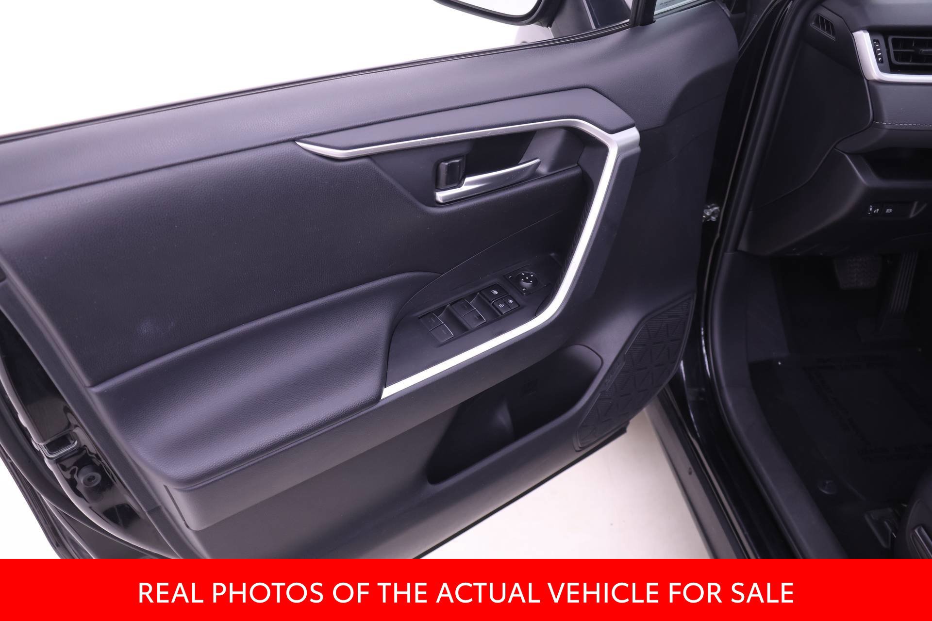 Certified 2025 Toyota RAV4 XLE AWD/4WD image 9