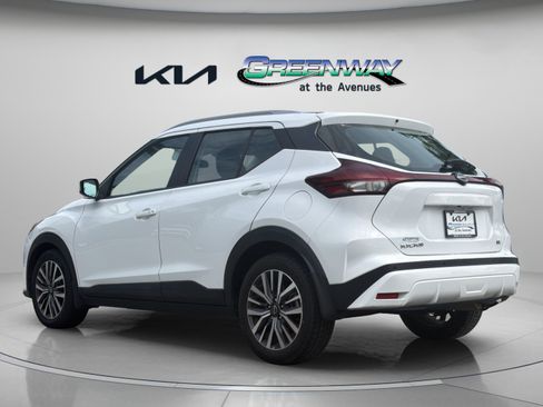 Used 2022 Nissan Kicks SV FWD image 8