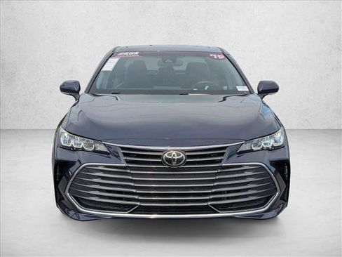 Used 2019 Toyota Avalon XLE image 2