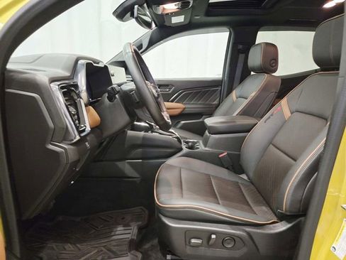 Used 2024 GMC Canyon AT4 w/ AT4 Premium Package image 9