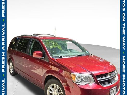 Used 2019 Dodge Grand Caravan SXT FWD image 1