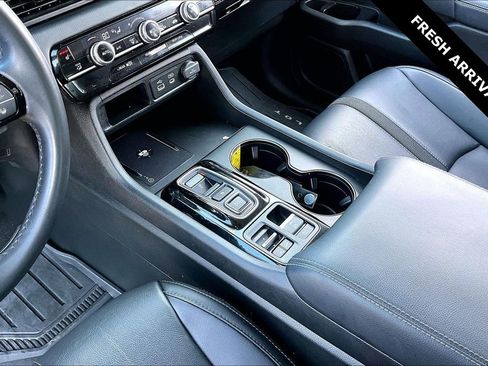 Used 2025 Honda Pilot EX-L image 17