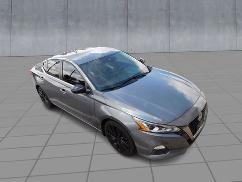 Used 2021 Nissan Altima 2.5 SR FWD image 2