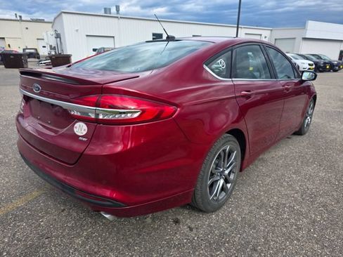 Used 2017 Ford Fusion SE w/ Equipment Group 201A FWD image 3