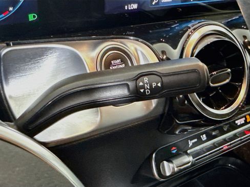 Used 2022 Mercedes-Benz GLB 250 w/ Premium Package Lite image 20