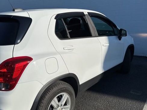 Used 2020 Chevrolet Trax LS w/ Tint and Cruise Package FWD image 5