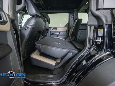 Used 2024 Ford Bronco Wildtrak AWD/4WD image 32