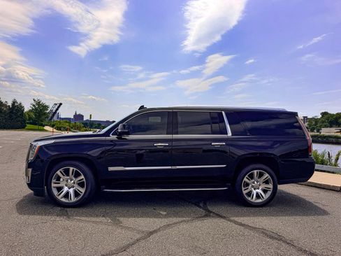 Used 2020 Cadillac Escalade ESV Luxury AWD/4WD image 6