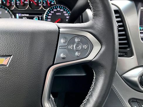 Used 2019 Chevrolet Suburban LT image 18