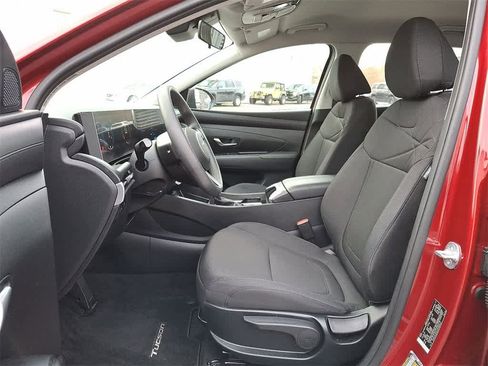 Certified 2025 Hyundai Tucson SE image 13