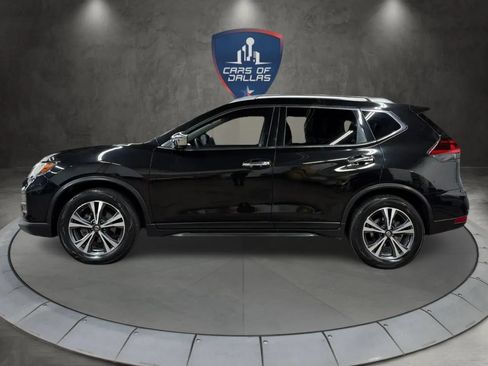 Used 2019 Nissan Rogue SV w/ Premium Package FWD image 2
