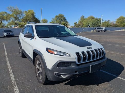 Used 2015 Jeep Cherokee Trailhawk w/ Comfort/Convenience Group AWD/4WD image 4
